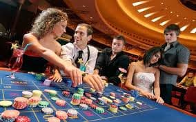 Tabel interaktif dengan aturan transparan dan statistik real-time Tabel interaktif Dragon Tiger dan Baccarat